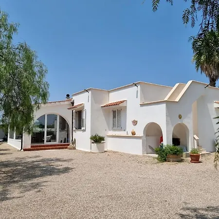 Lido With Pool And Garden Villa